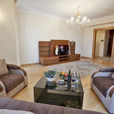 Serviced Apartment On Rustaveli Avenue Tbilisi Bagian luar foto