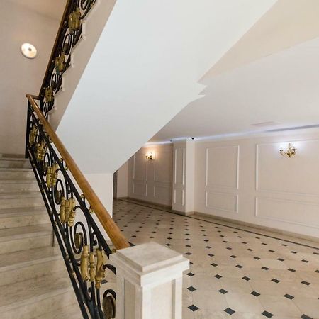 Serviced Apartment On Rustaveli Avenue Tbilisi Bagian luar foto