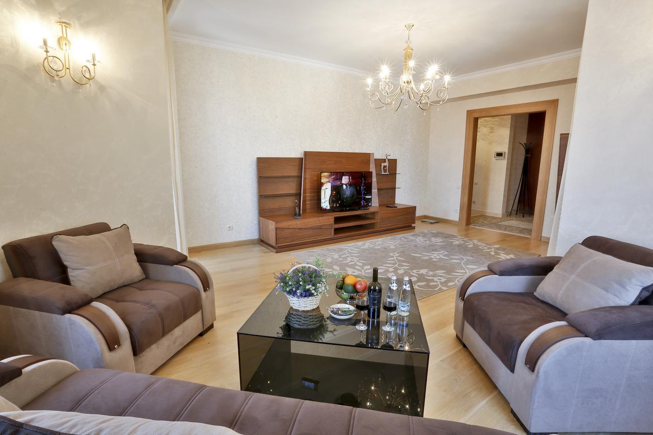 Serviced Apartment On Rustaveli Avenue Tbilisi Bagian luar foto