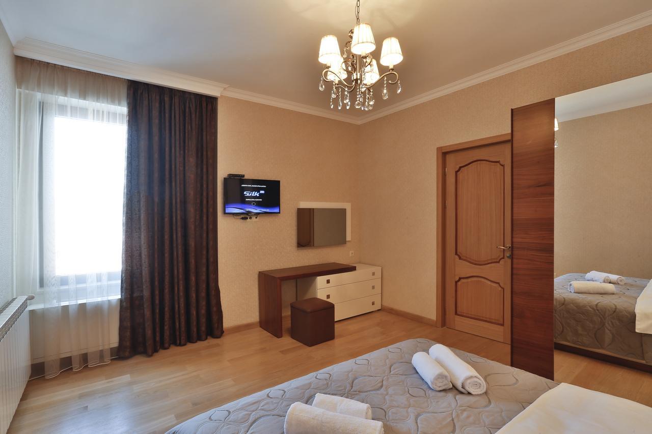 Serviced Apartment On Rustaveli Avenue Tbilisi Bagian luar foto